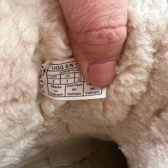 Ugg Girls Classic Gold Glitter Boot, Size 2 - Picture 4 of 4